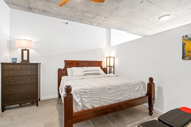 Building Photo - 1720 S Michigan Ave