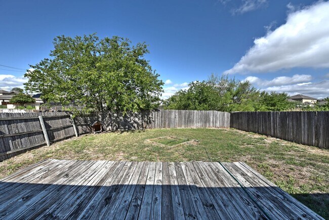 Building Photo - GREAT SINGLE STORY HOME  |  DECK REDONE CL...