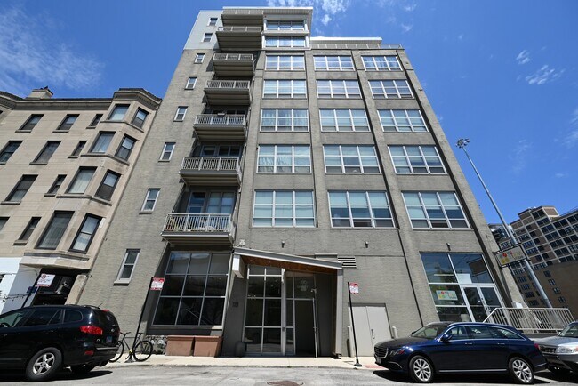 Primary Photo - 770 W Gladys Ave