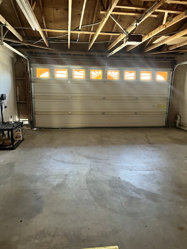Building Photo - "Charming 3-Bed Oasis with 2 Baths in Moor...