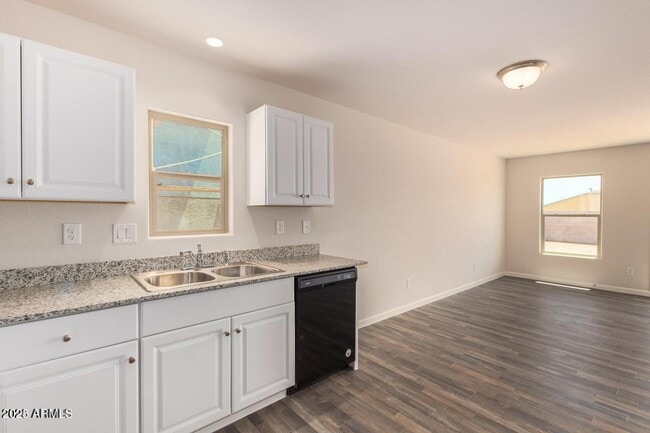 Building Photo - 8500 W Coronado Dr