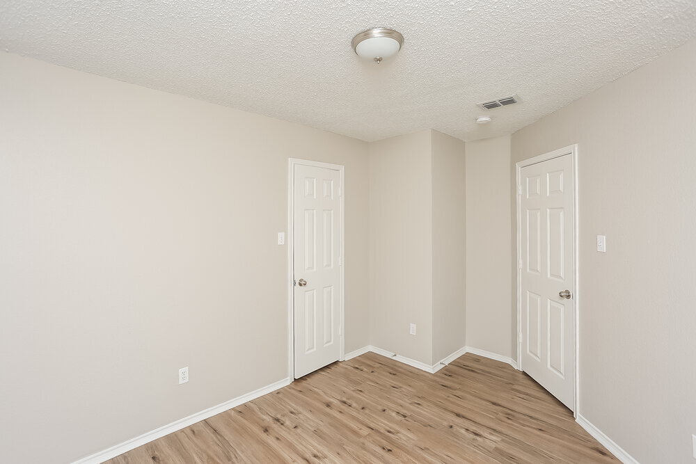 Building Photo - 2213 Whispering Wind St