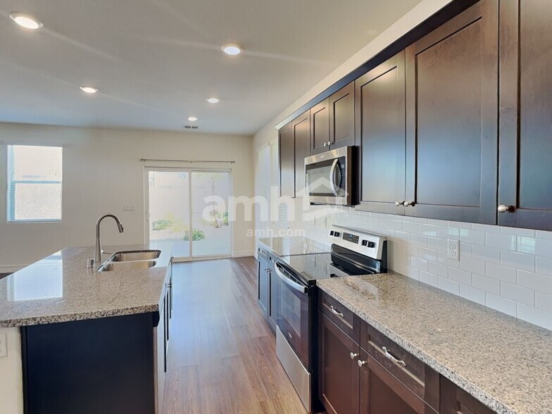 Building Photo - 5824 Petronius St