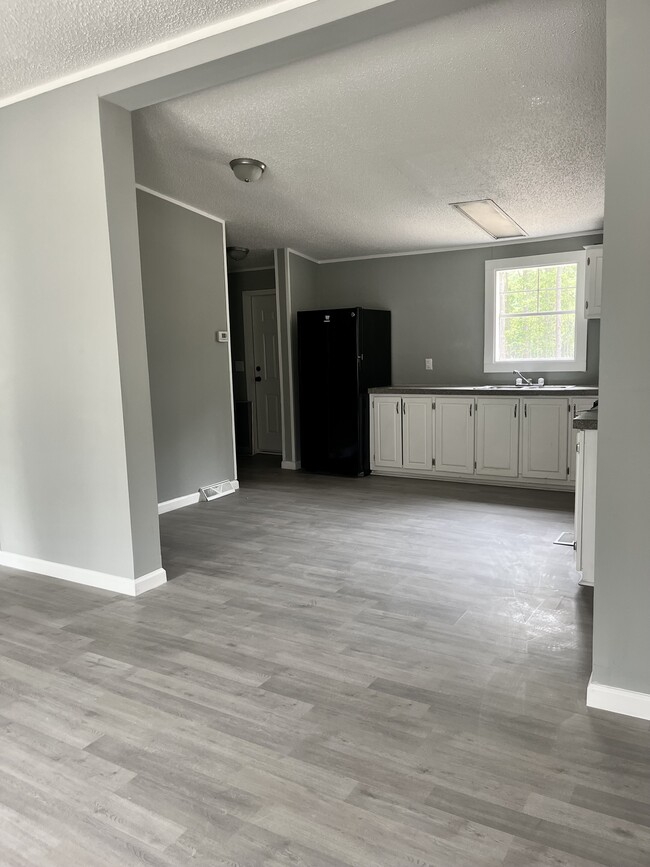Building Photo - 422 Dundee Cir