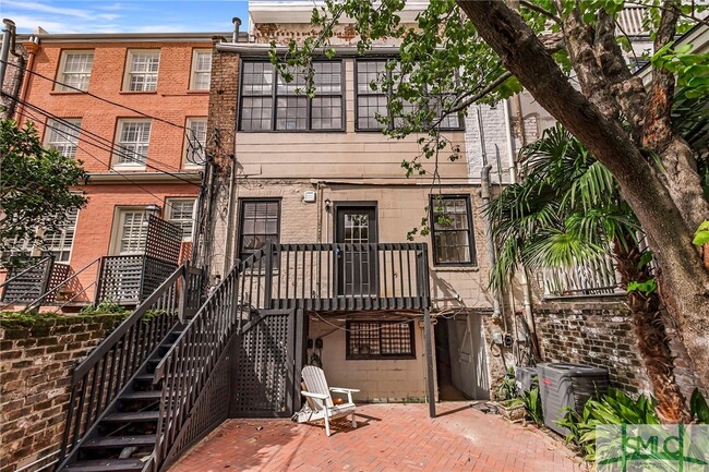 Building Photo - 117 E Jones St