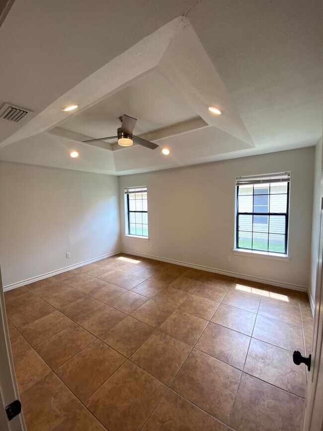 Building Photo - Perfectly Spacious Located Home In McAllen!