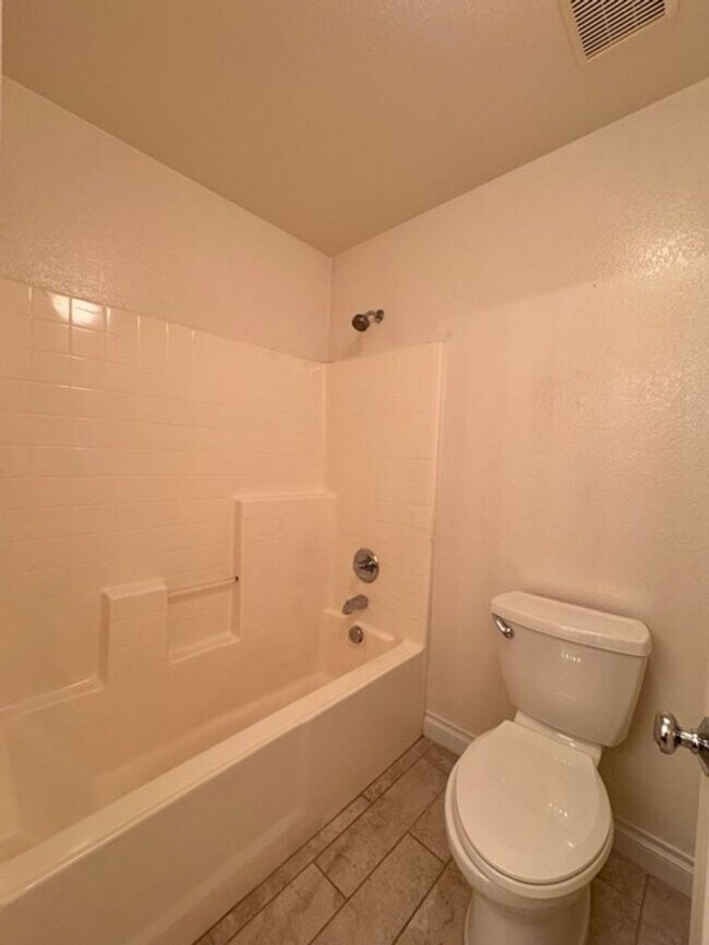 Building Photo - 4 Bedroom Menifee home available now for l...