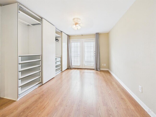 Building Photo - 7685 Northcross Dr