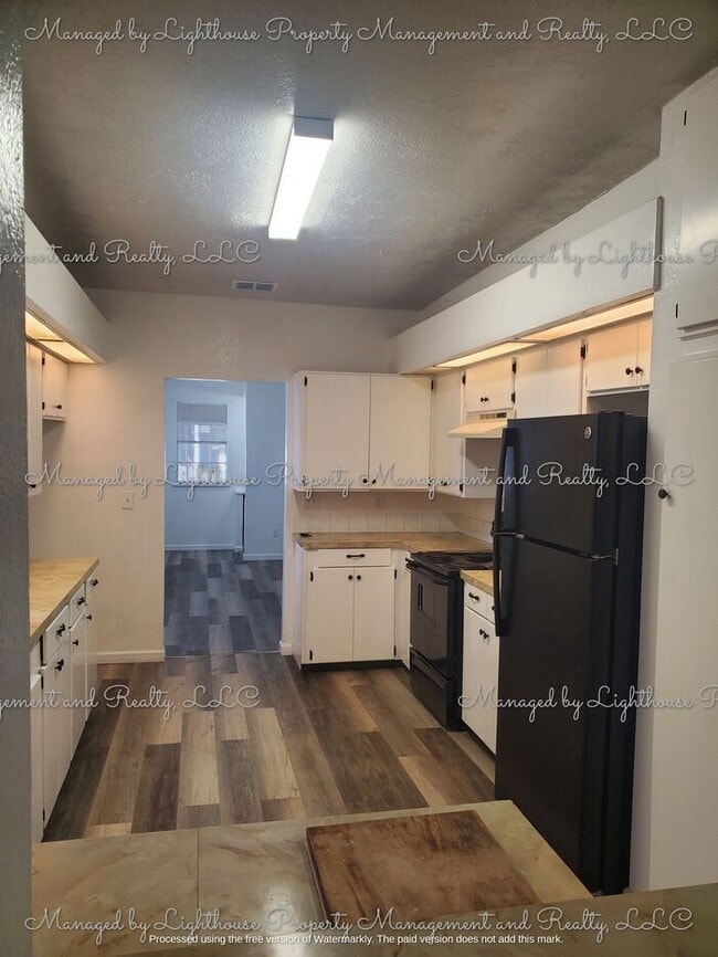 Building Photo - 2 Bedroom / 2 Bathroom Home in Historic Springfield ? Huge Fenced Yard