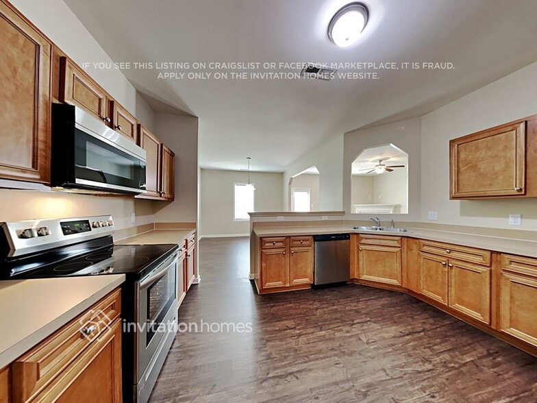 Building Photo - 711 Alberta Ct