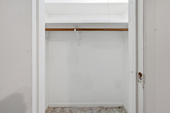 Building Photo - 204 W Lampasas St