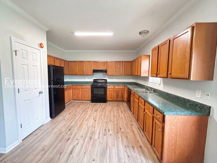 Building Photo - 841 Ridge Ave NW