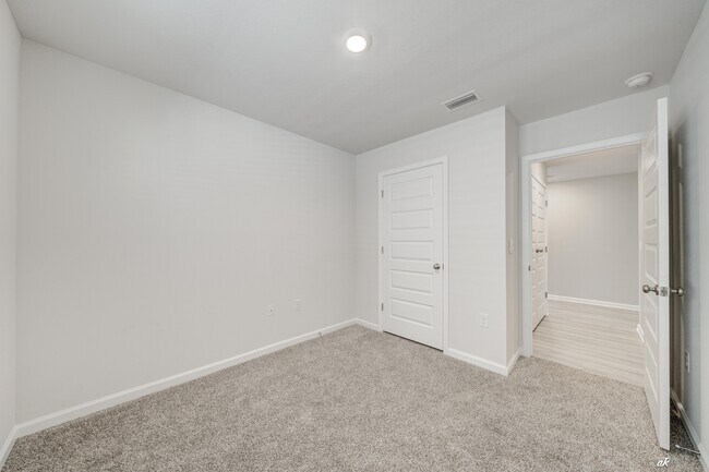 Building Photo - 5028 Rivergrass Dr