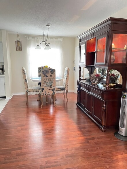 Dining Room - 6965 Avenue des Palais
