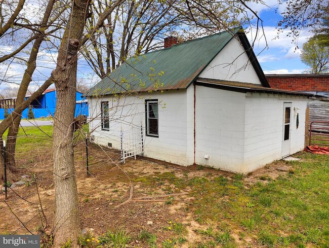 Building Photo - 4884 Charles Town Rd