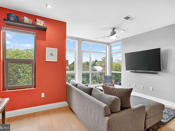 Building Photo - 900 11th St SE