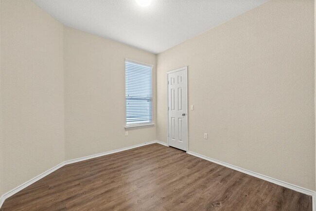 Building Photo - 5704 Levenwood Ln