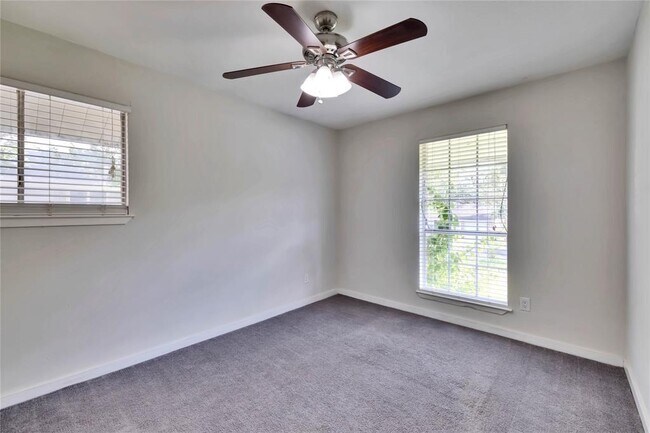 Building Photo - 2406 Sheri Oak Ln