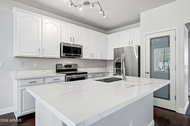 Building Photo - 34634 N Appaloosa Way