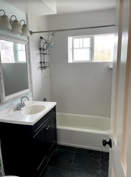 Bathroom - 4841 Del Monte Ave