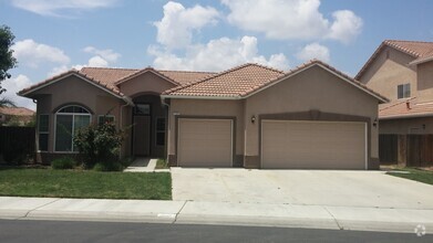 Building Photo - 4 Bedroom 2 Bath Home on Lemoore Golf Course