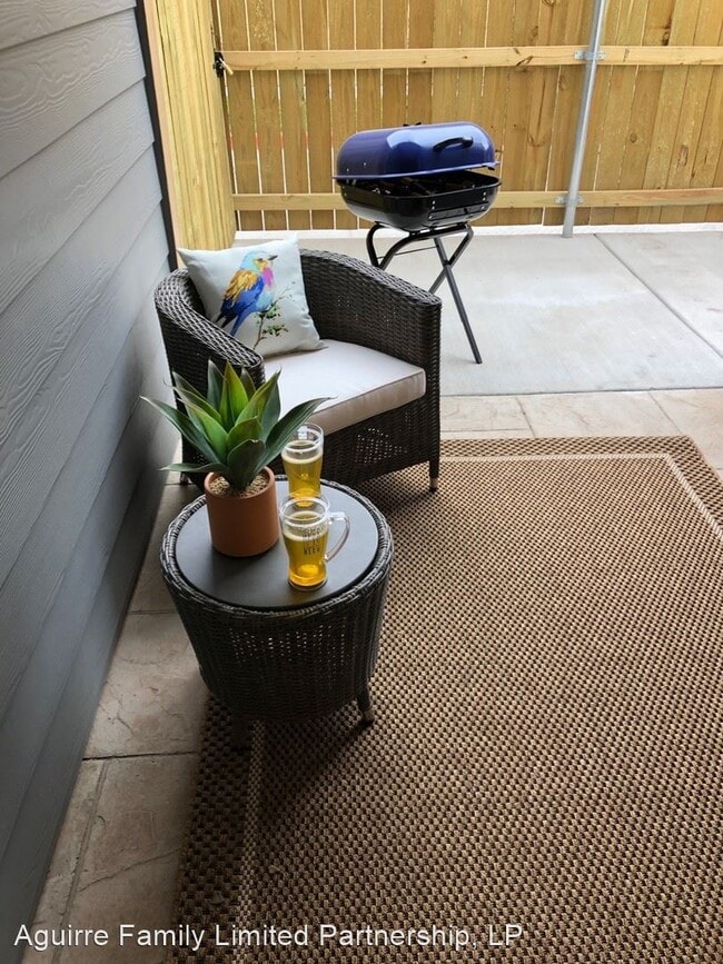 Building Photo - 2206 E Hwy 281