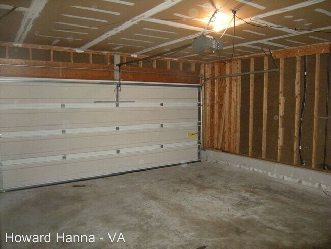 Building Photo - 3 br, 2.5 bath House - 10 Miranda Court