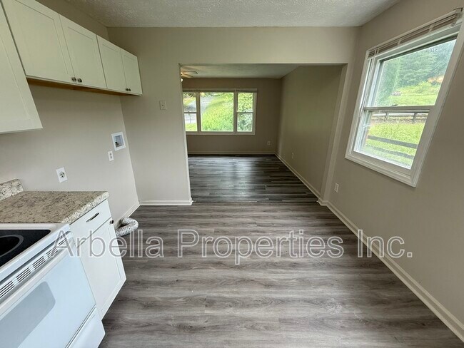 Building Photo - 230 Booher Ln