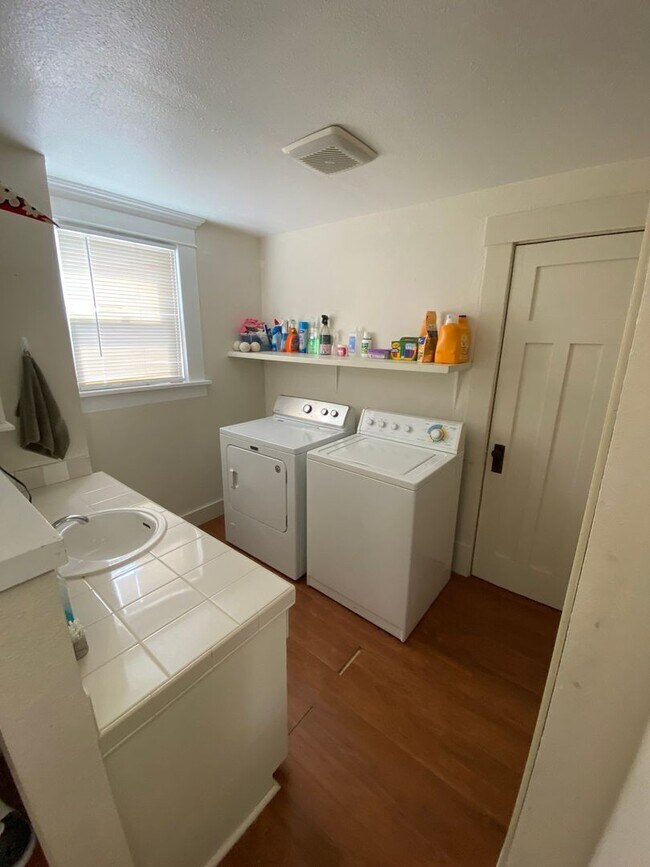 Building Photo - 1304 Ellis St