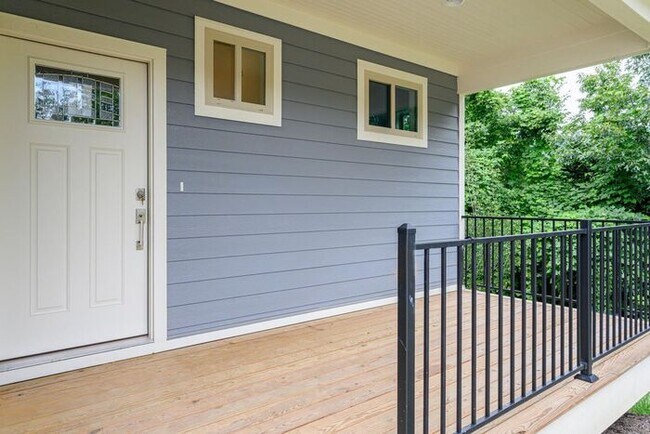Building Photo - New Construction Rental-Asheville!