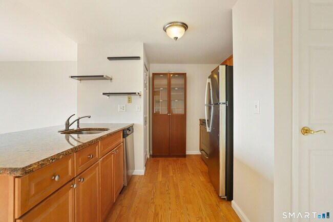 Building Photo - 300 Broad St