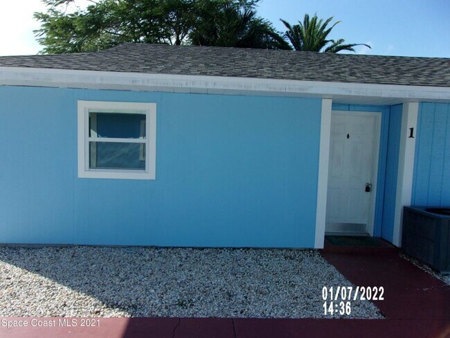 Building Photo - Short Distance to Beach