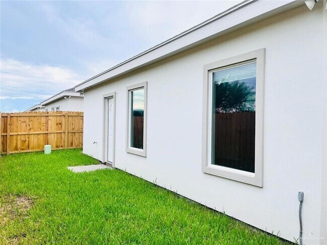 Building Photo - 1304 W Sucre Dr