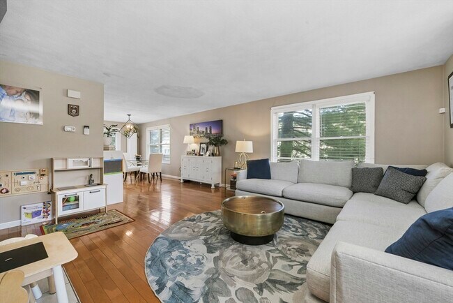 Building Photo - 1045 Washington St