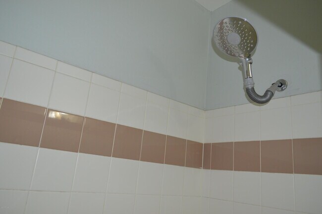 Building Photo - 1701 E Colter St