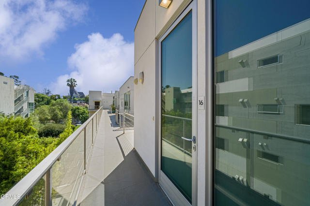 Building Photo - 1345 Havenhurst Dr