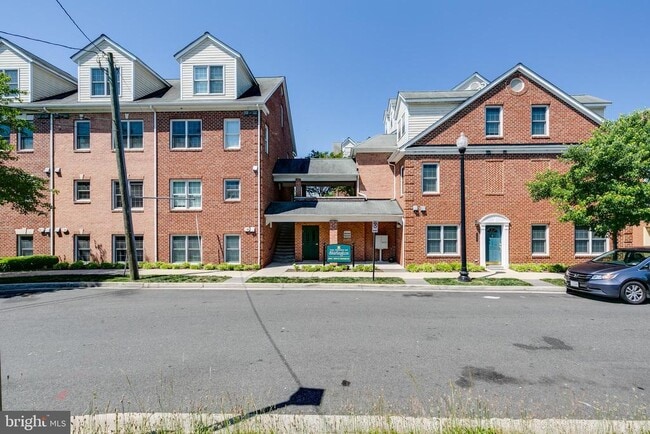 Building Photo - 2270 S Garfield St