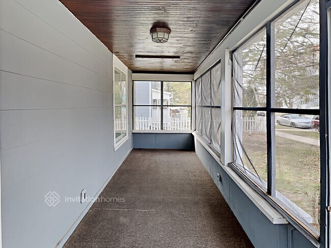 Building Photo - 424 E Park Ave