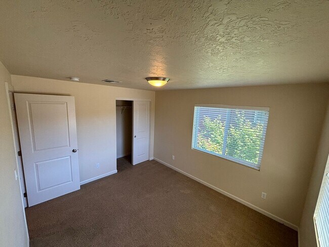 Building Photo - c792