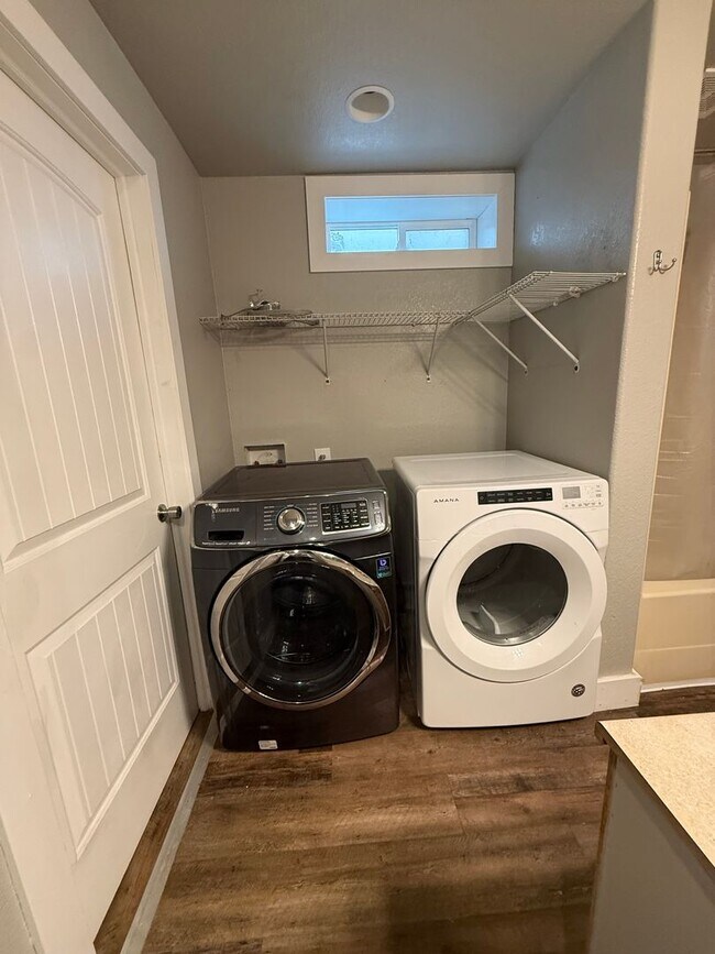 Building Photo - 529 S Dakota St