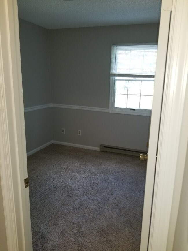 Building Photo - 42 Koncer Dr