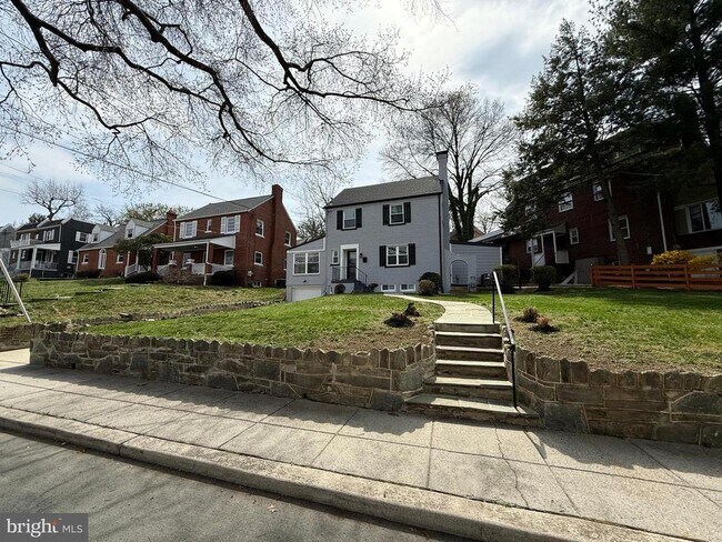 Building Photo - 3405 Carpenter St SE