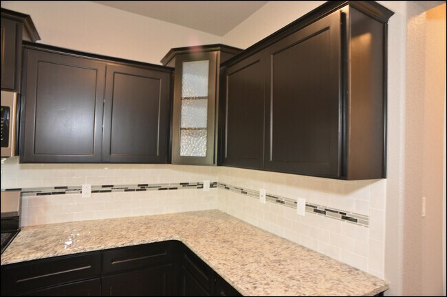 Building Photo - 945 Penrith St