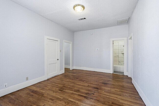 Building Photo - 516 Mill St