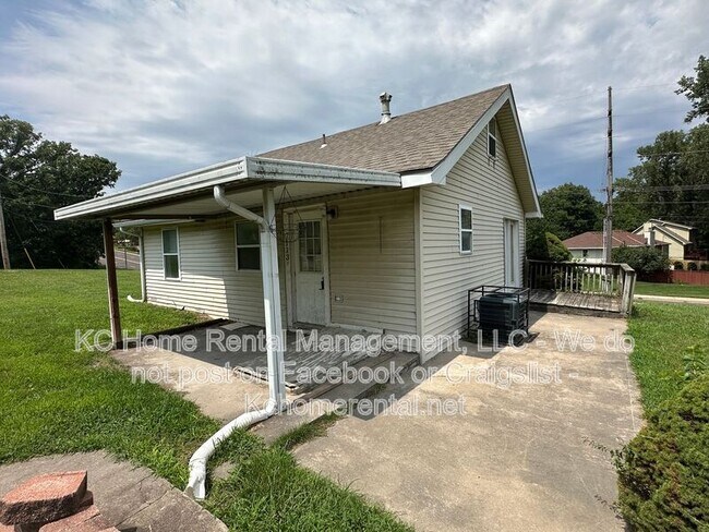 Building Photo - 7113 N Highland Ave