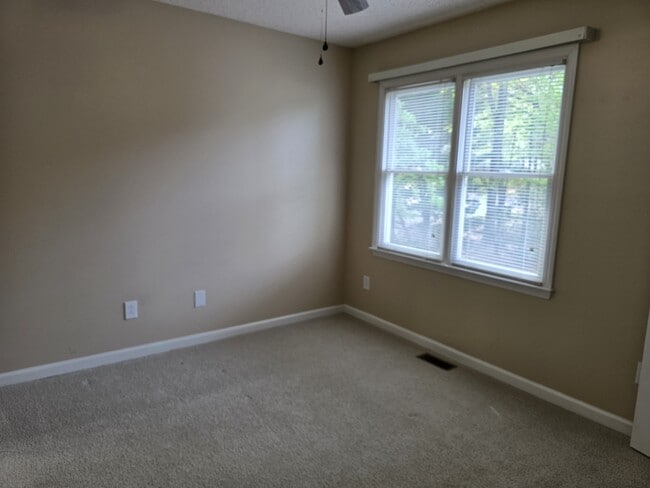 Building Photo - 1500 Oakland Hills Way