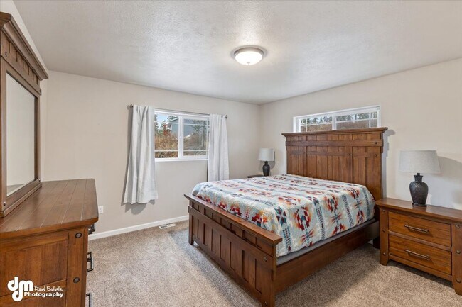 Building Photo - SEASONAL LAKEFRONT LIVING