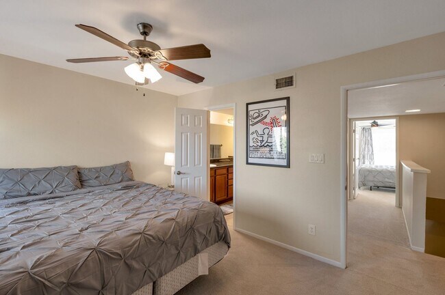 Building Photo - Charming 2-bedroom, 2.5-bathroom condo with a garage in Scottsdale, AZ