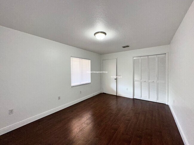 Building Photo - 7767 Sugar Bend Dr