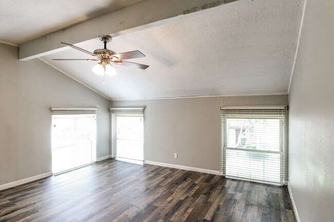 Building Photo - 2256 Gemini St